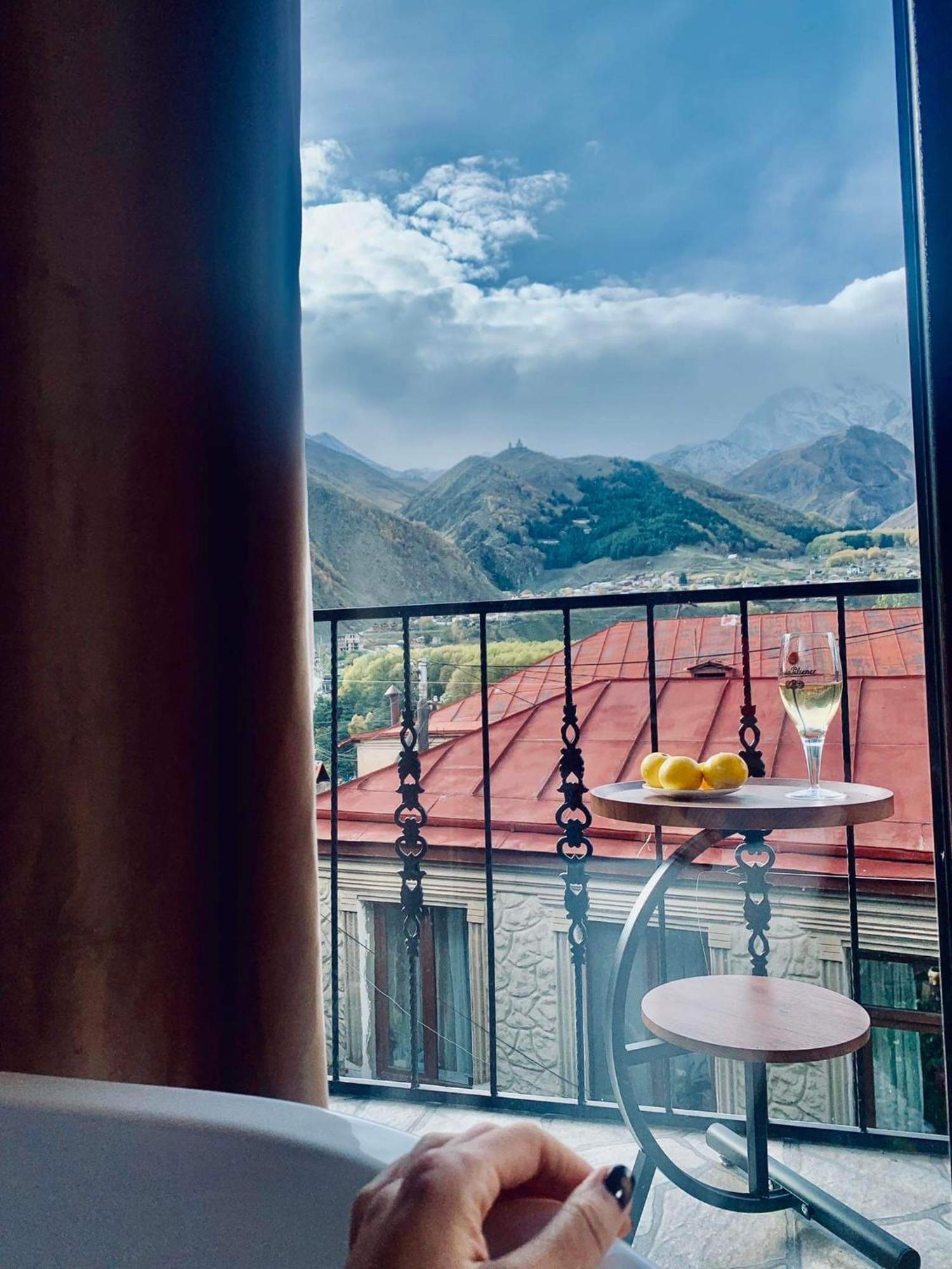 Sunny Guesthouse Kazbegi Bagian luar foto