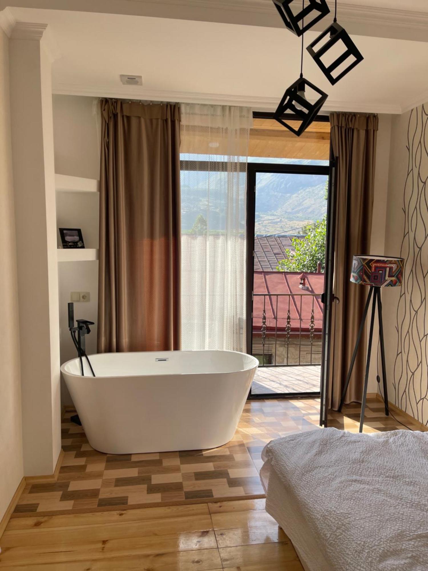Sunny Guesthouse Kazbegi Bagian luar foto
