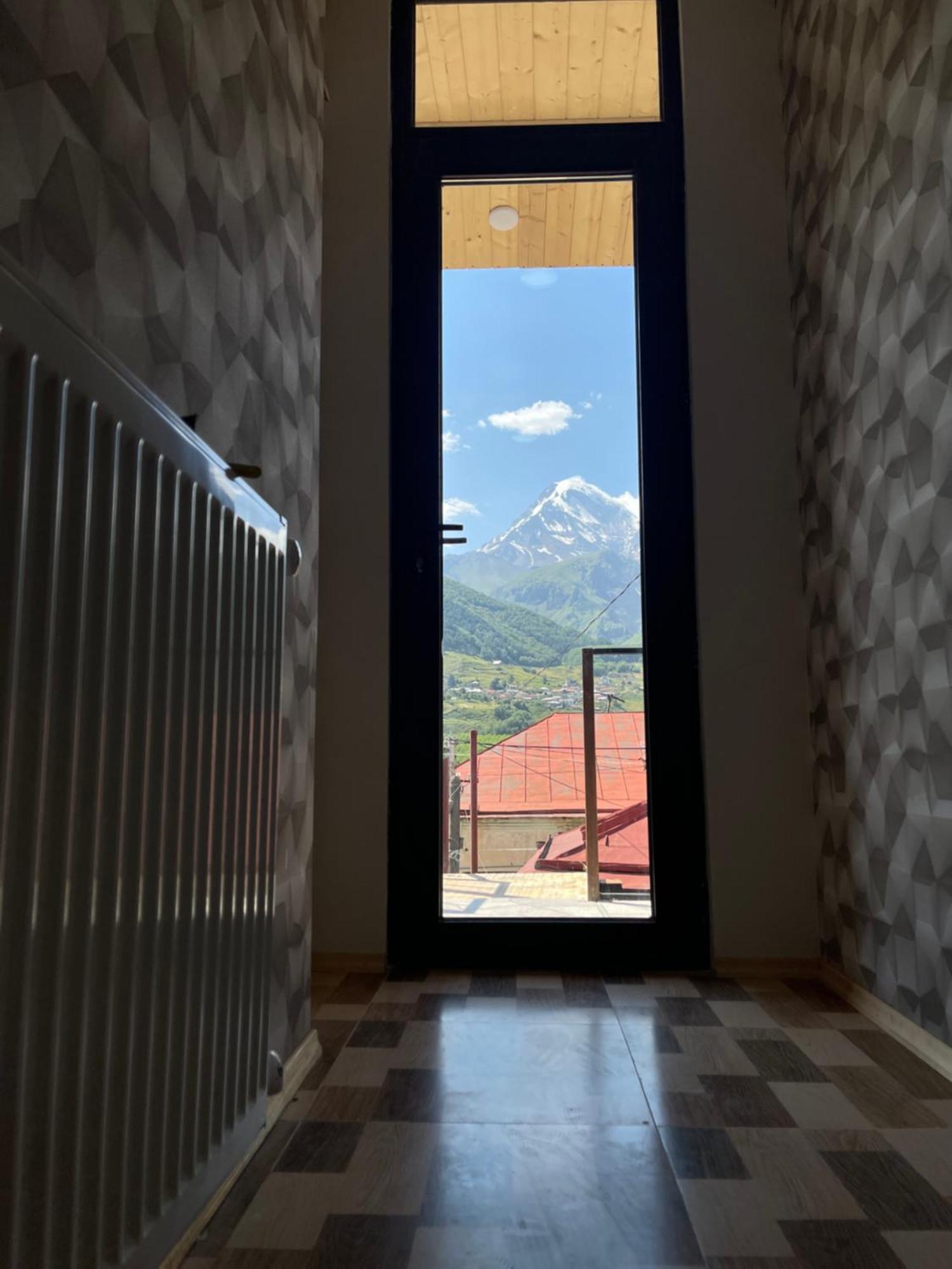 Sunny Guesthouse Kazbegi Bagian luar foto