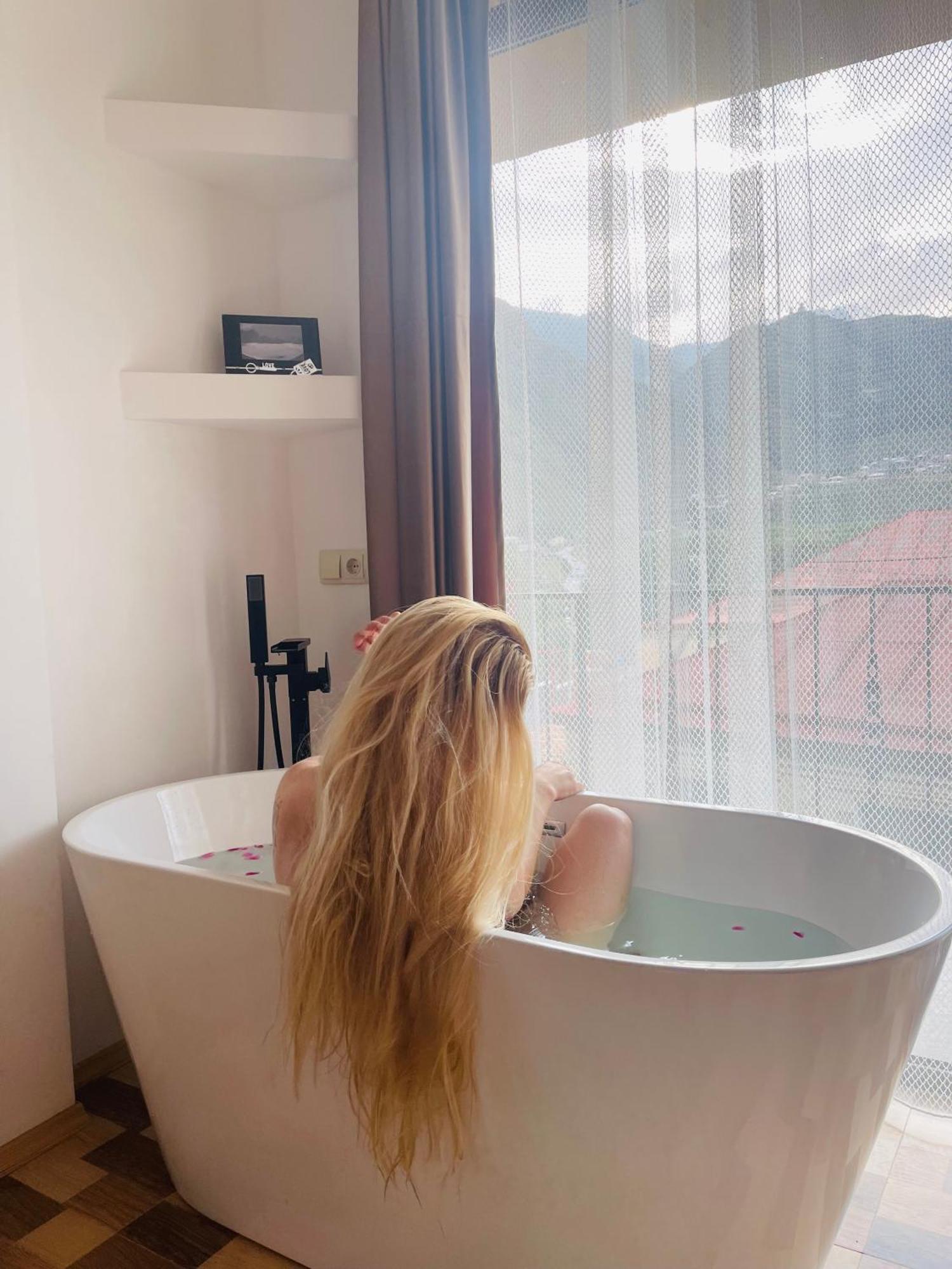 Sunny Guesthouse Kazbegi Bagian luar foto