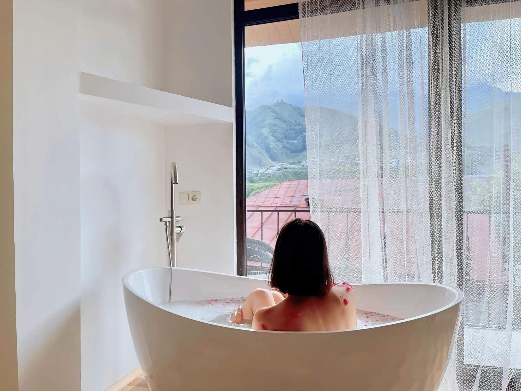 Sunny Guesthouse Kazbegi Bagian luar foto