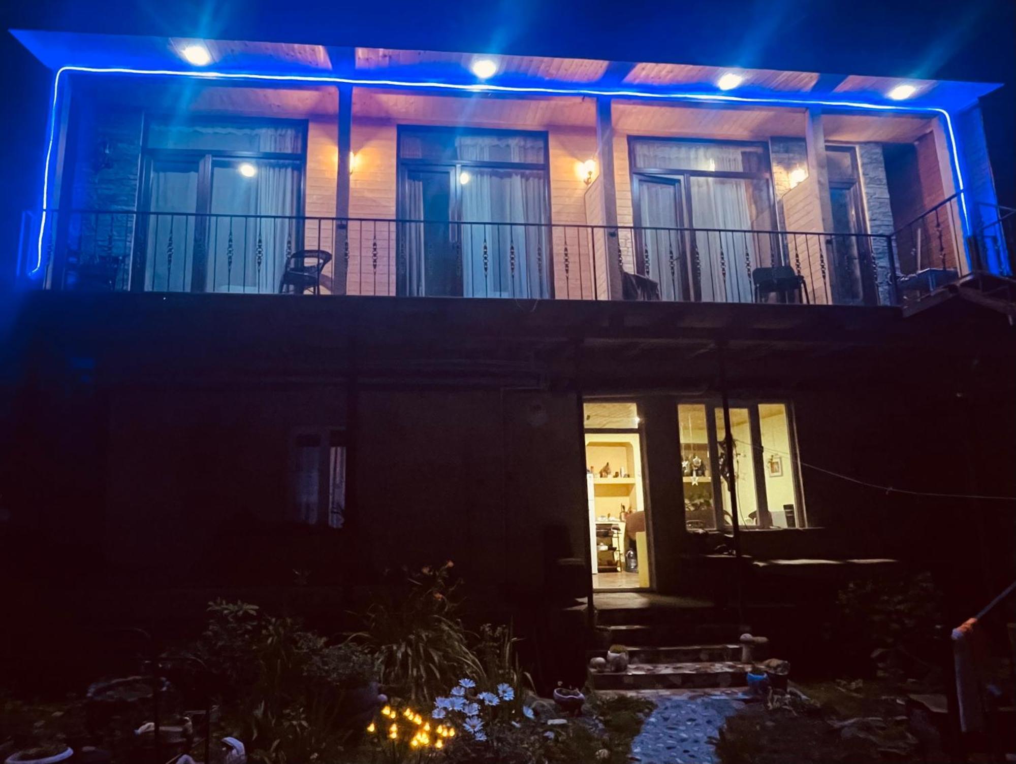 Sunny Guesthouse Kazbegi Bagian luar foto