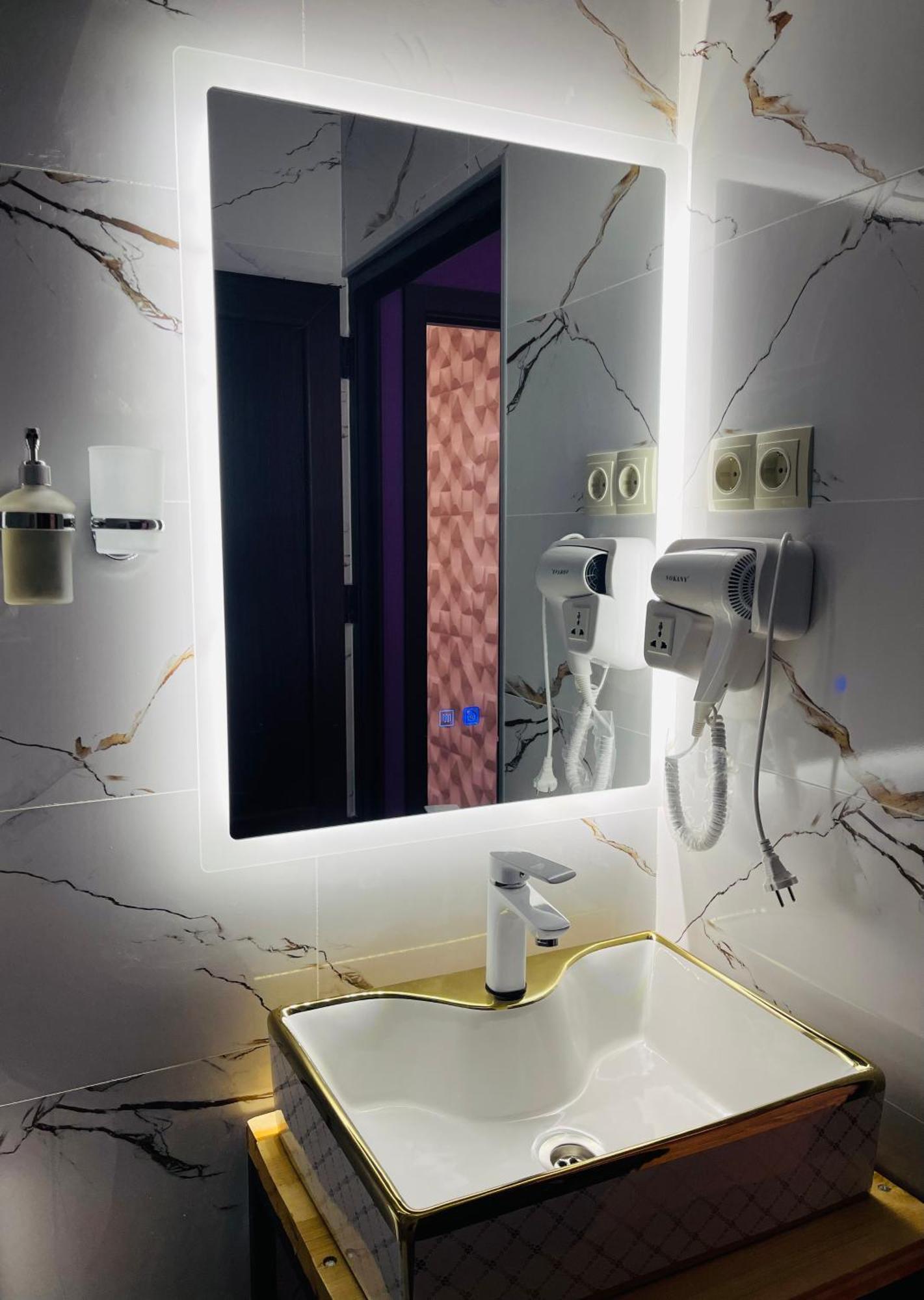 Sunny Guesthouse Kazbegi Bagian luar foto