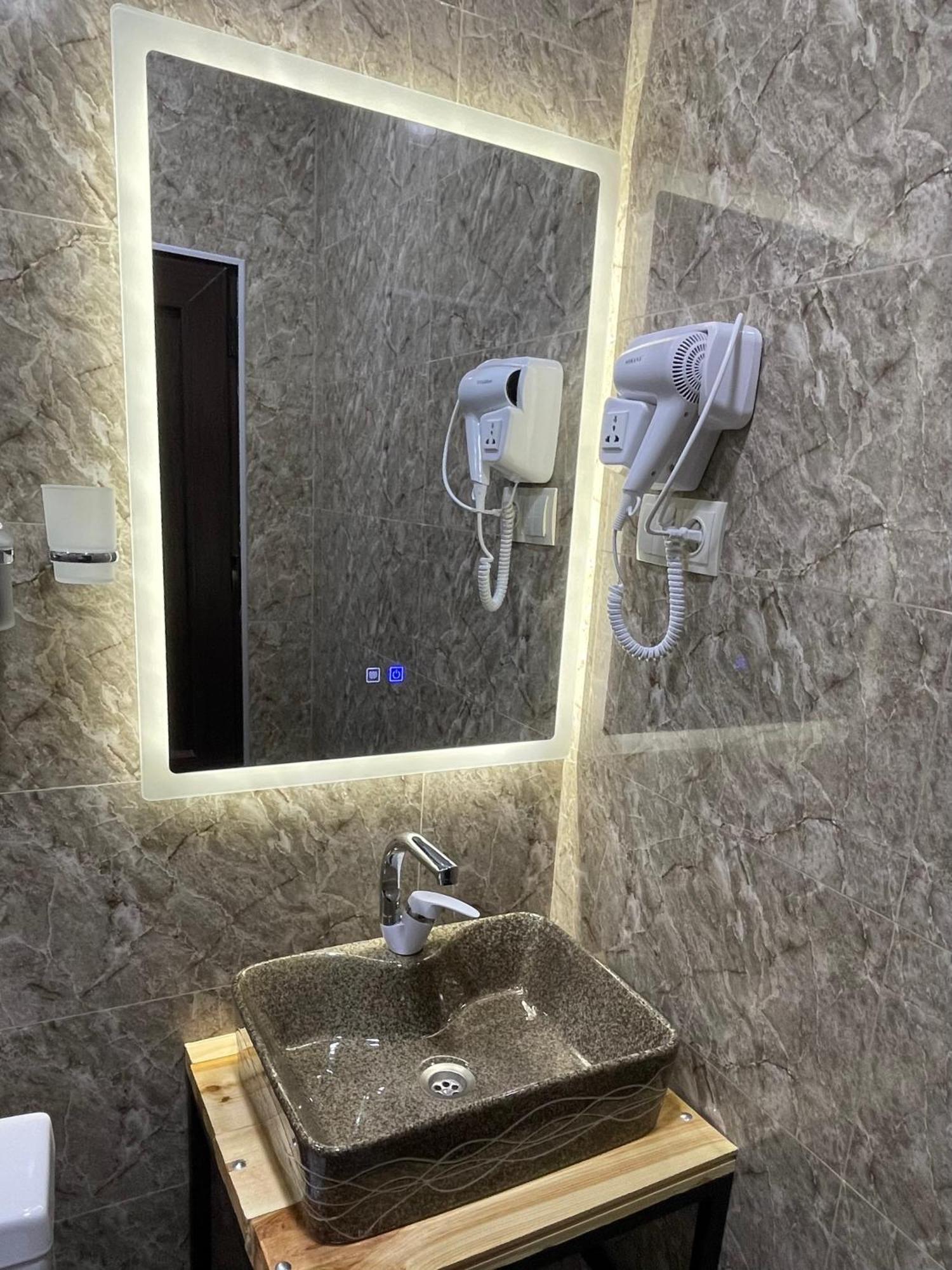 Sunny Guesthouse Kazbegi Bagian luar foto