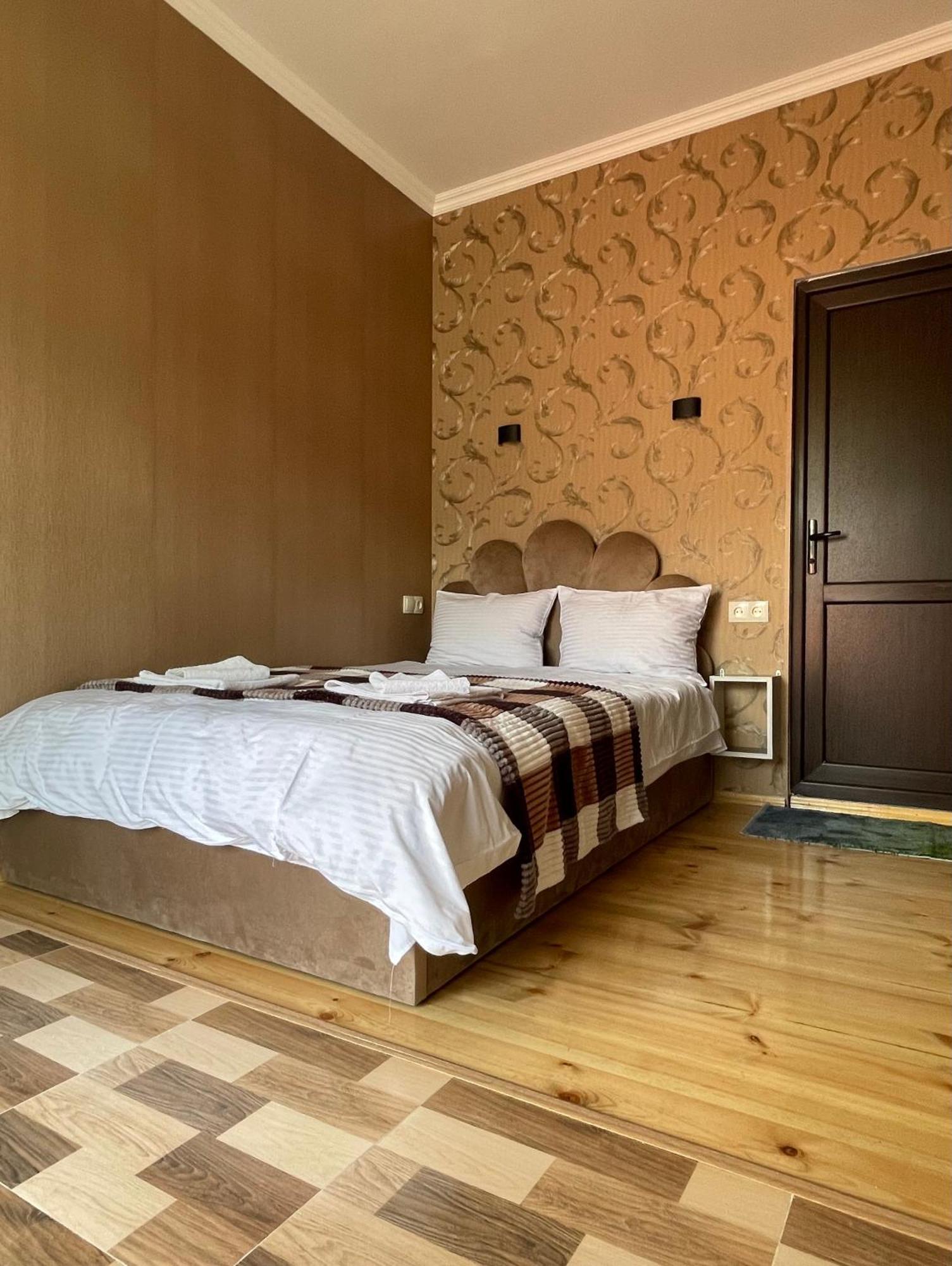 Sunny Guesthouse Kazbegi Bagian luar foto