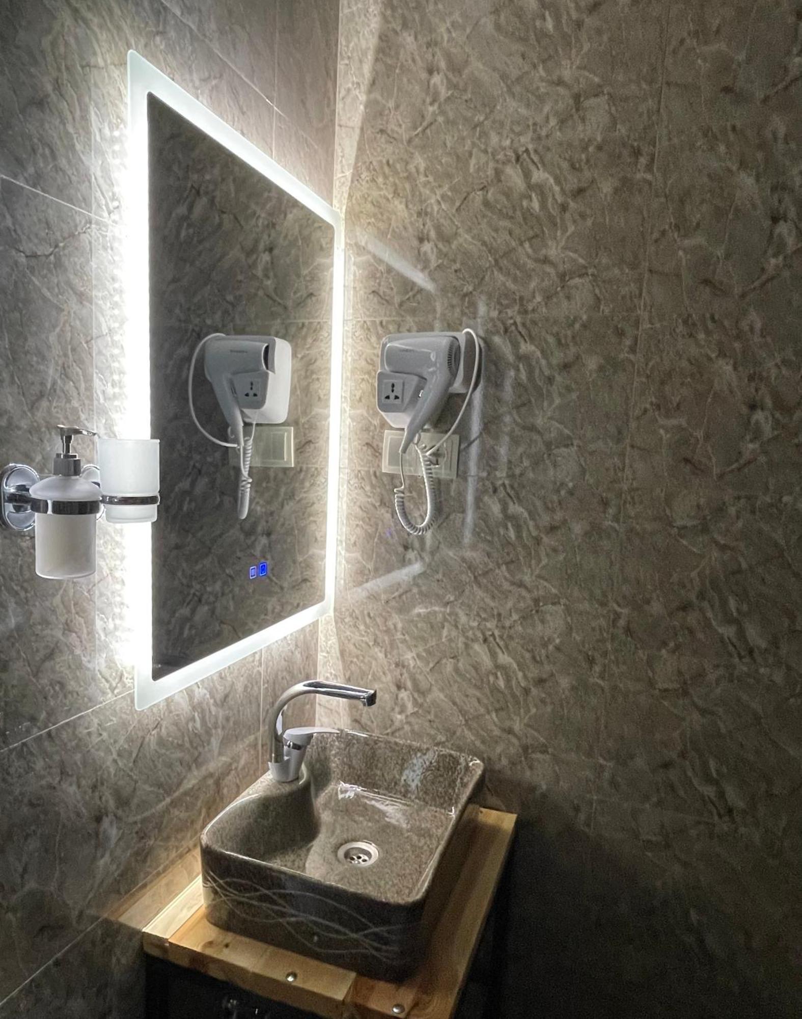 Sunny Guesthouse Kazbegi Bagian luar foto