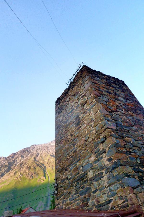 Sunny Guesthouse Kazbegi Bagian luar foto