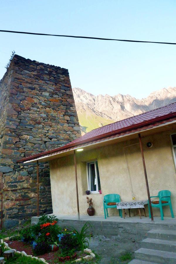 Sunny Guesthouse Kazbegi Bagian luar foto