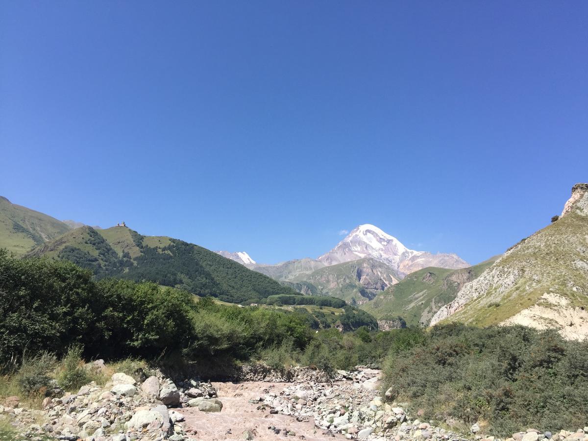 Sunny Guesthouse Kazbegi Bagian luar foto