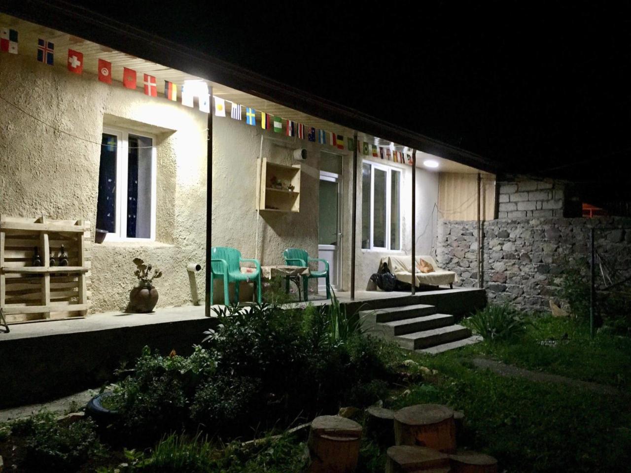 Sunny Guesthouse Kazbegi Bagian luar foto