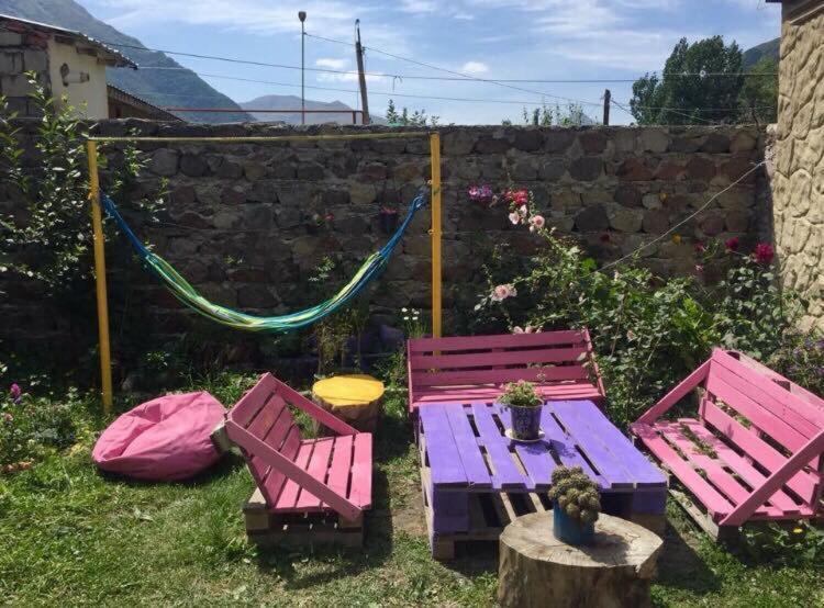 Sunny Guesthouse Kazbegi Bagian luar foto